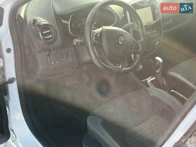 Белый Рено Клио, объемом двигателя 1.5 л и пробегом 172 тыс. км за 9990 $, фото 23 на Automoto.ua