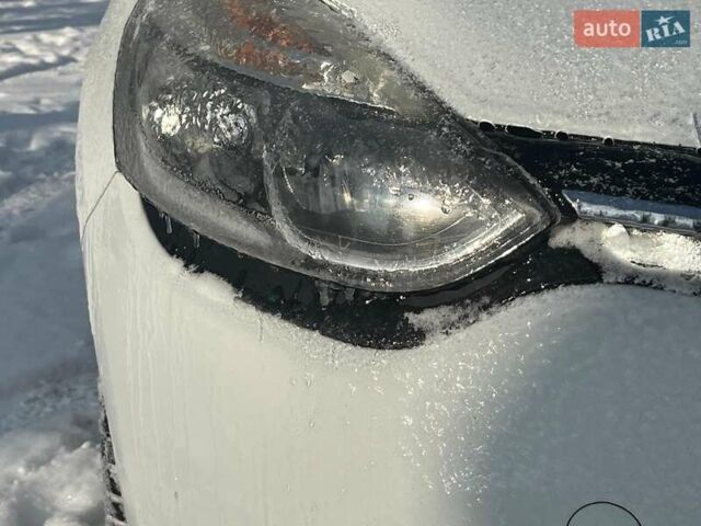 Белый Рено Клио, объемом двигателя 1.5 л и пробегом 172 тыс. км за 9990 $, фото 4 на Automoto.ua