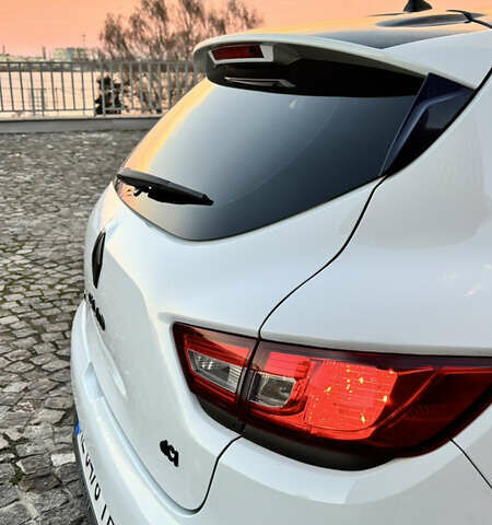 Белый Рено Клио, объемом двигателя 1.46 л и пробегом 229 тыс. км за 8500 $, фото 40 на Automoto.ua