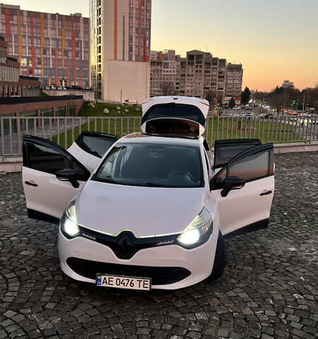 Белый Рено Клио, объемом двигателя 1.46 л и пробегом 229 тыс. км за 8500 $, фото 4 на Automoto.ua