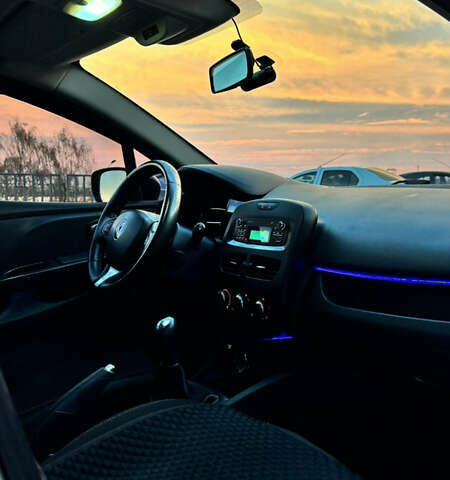 Белый Рено Клио, объемом двигателя 1.46 л и пробегом 229 тыс. км за 8500 $, фото 48 на Automoto.ua