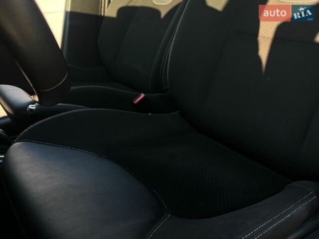 Белый Рено Клио, объемом двигателя 1.5 л и пробегом 170 тыс. км за 10300 $, фото 40 на Automoto.ua