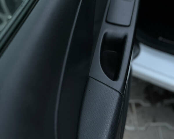 Белый Рено Клио, объемом двигателя 1.5 л и пробегом 186 тыс. км за 7400 $, фото 19 на Automoto.ua