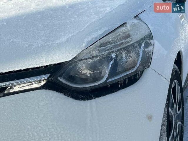 Белый Рено Клио, объемом двигателя 1.5 л и пробегом 172 тыс. км за 9990 $, фото 2 на Automoto.ua