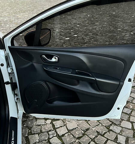 Белый Рено Клио, объемом двигателя 1.46 л и пробегом 229 тыс. км за 8500 $, фото 14 на Automoto.ua