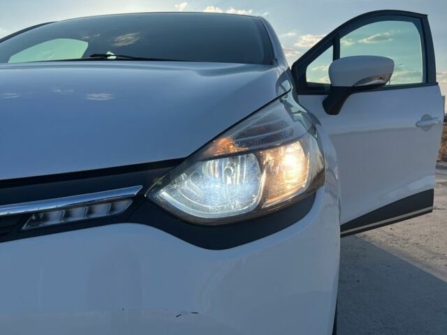 Білий Рено Кліо, об'ємом двигуна 1.5 л та пробігом 170 тис. км за 9800 $, фото 5 на Automoto.ua