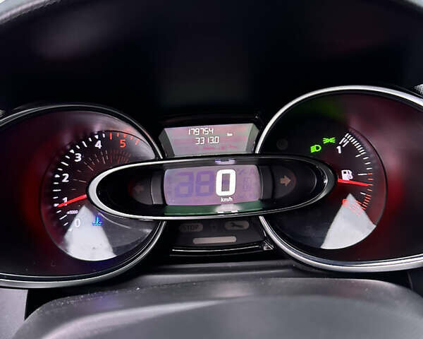 Белый Рено Клио, объемом двигателя 1.5 л и пробегом 179 тыс. км за 8950 $, фото 4 на Automoto.ua