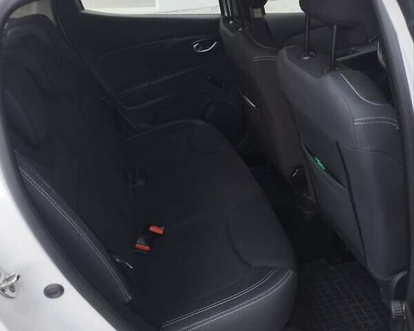 Белый Рено Клио, объемом двигателя 1.5 л и пробегом 36 тыс. км за 10750 $, фото 12 на Automoto.ua