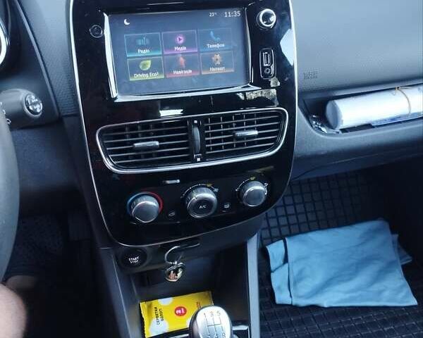 Белый Рено Клио, объемом двигателя 1.5 л и пробегом 36 тыс. км за 10750 $, фото 14 на Automoto.ua