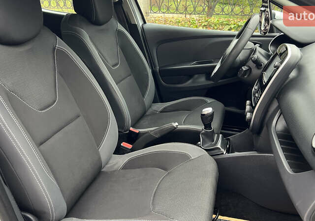 Белый Рено Клио, объемом двигателя 1.5 л и пробегом 149 тыс. км за 10300 $, фото 47 на Automoto.ua