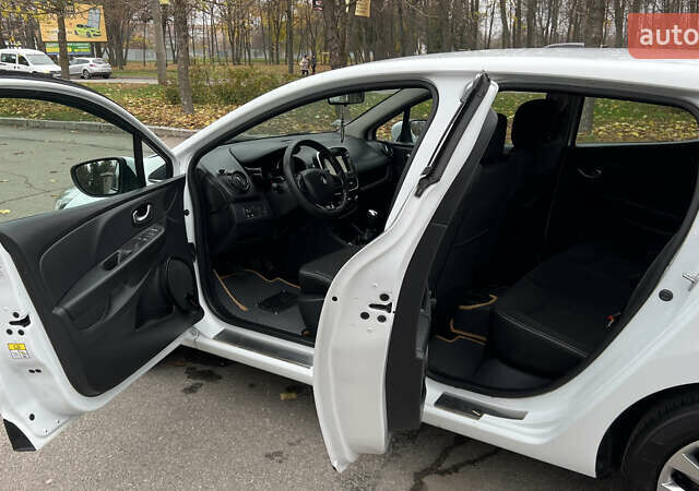 Белый Рено Клио, объемом двигателя 1.5 л и пробегом 149 тыс. км за 10300 $, фото 27 на Automoto.ua