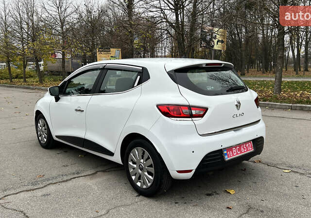 Белый Рено Клио, объемом двигателя 1.5 л и пробегом 149 тыс. км за 10300 $, фото 7 на Automoto.ua