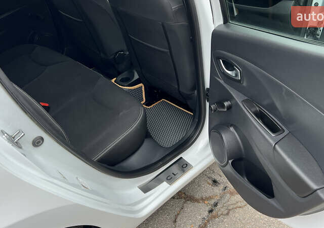 Белый Рено Клио, объемом двигателя 1.5 л и пробегом 149 тыс. км за 10300 $, фото 45 на Automoto.ua