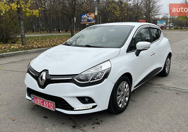 Белый Рено Клио, объемом двигателя 1.5 л и пробегом 149 тыс. км за 10300 $, фото 2 на Automoto.ua