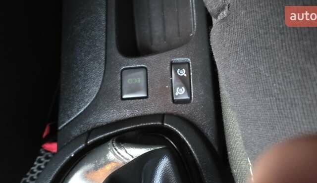 Белый Рено Клио, объемом двигателя 1.5 л и пробегом 162 тыс. км за 10400 $, фото 109 на Automoto.ua