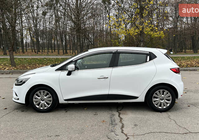 Белый Рено Клио, объемом двигателя 1.5 л и пробегом 149 тыс. км за 10300 $, фото 4 на Automoto.ua