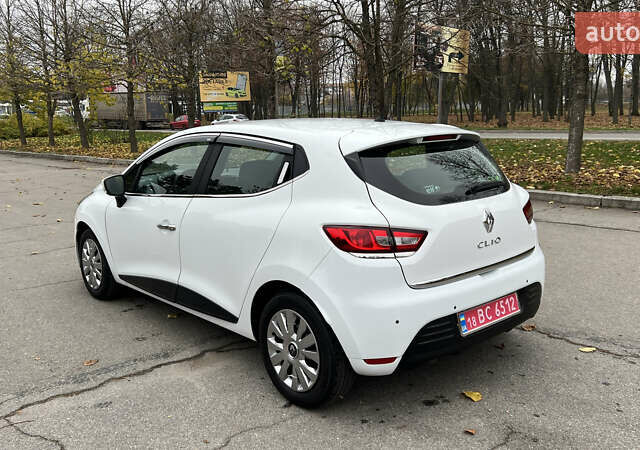 Белый Рено Клио, объемом двигателя 1.5 л и пробегом 149 тыс. км за 10300 $, фото 6 на Automoto.ua