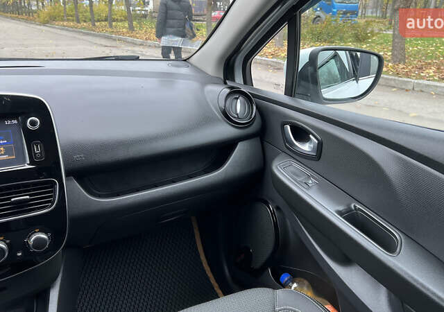 Белый Рено Клио, объемом двигателя 1.5 л и пробегом 149 тыс. км за 10300 $, фото 52 на Automoto.ua