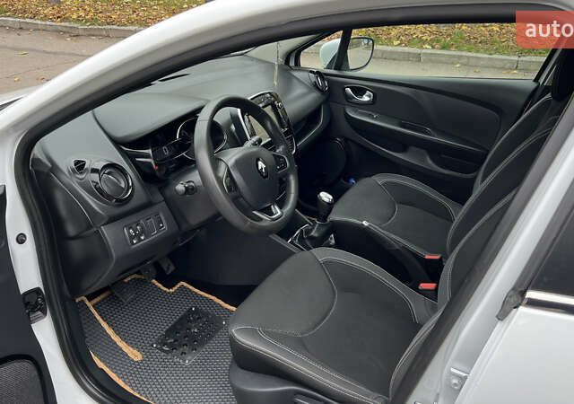 Белый Рено Клио, объемом двигателя 1.5 л и пробегом 149 тыс. км за 10300 $, фото 22 на Automoto.ua