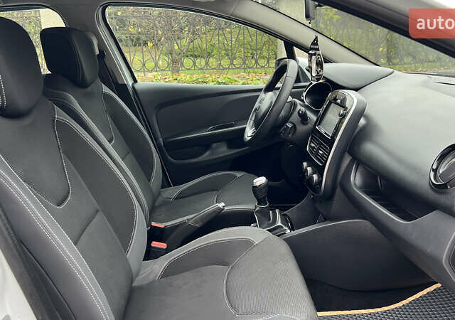 Белый Рено Клио, объемом двигателя 1.5 л и пробегом 149 тыс. км за 10300 $, фото 46 на Automoto.ua