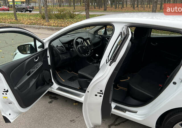 Белый Рено Клио, объемом двигателя 1.5 л и пробегом 149 тыс. км за 10300 $, фото 25 на Automoto.ua