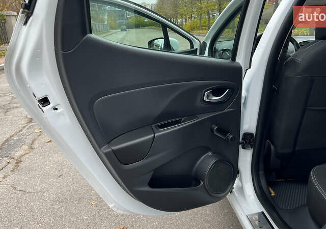 Белый Рено Клио, объемом двигателя 1.5 л и пробегом 149 тыс. км за 10300 $, фото 30 на Automoto.ua