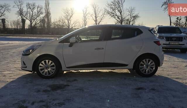 Белый Рено Клио, объемом двигателя 1.5 л и пробегом 162 тыс. км за 10400 $, фото 3 на Automoto.ua