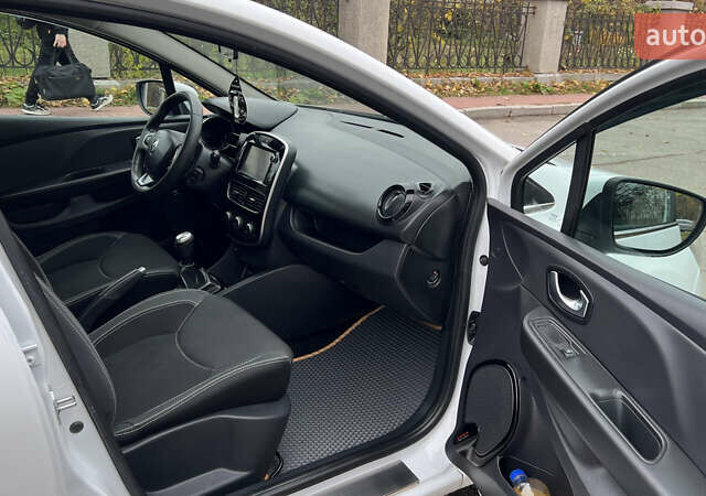 Белый Рено Клио, объемом двигателя 1.5 л и пробегом 149 тыс. км за 10300 $, фото 42 на Automoto.ua