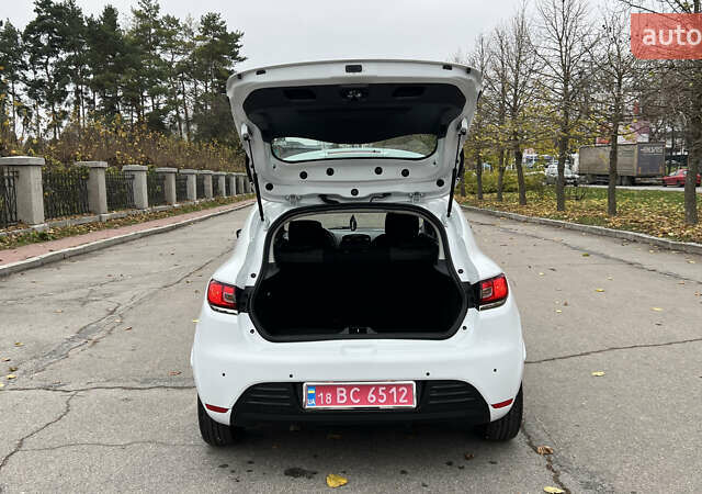 Белый Рено Клио, объемом двигателя 1.5 л и пробегом 149 тыс. км за 10300 $, фото 55 на Automoto.ua