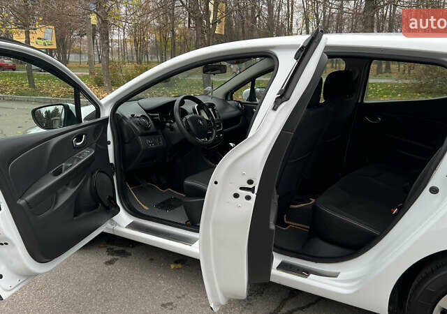 Белый Рено Клио, объемом двигателя 1.5 л и пробегом 149 тыс. км за 10300 $, фото 26 на Automoto.ua