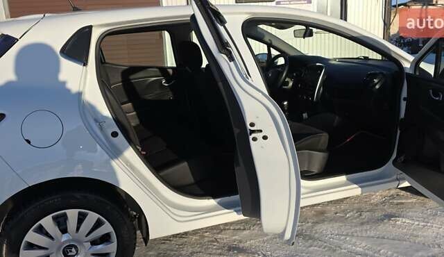 Белый Рено Клио, объемом двигателя 1.5 л и пробегом 162 тыс. км за 10400 $, фото 11 на Automoto.ua