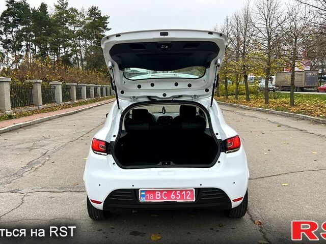 Белый Рено Клио, объемом двигателя 1.5 л и пробегом 149 тыс. км за 10300 $, фото 11 на Automoto.ua