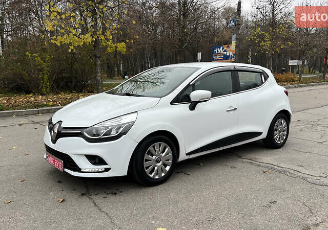 Белый Рено Клио, объемом двигателя 1.5 л и пробегом 149 тыс. км за 10300 $, фото 3 на Automoto.ua
