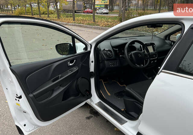 Белый Рено Клио, объемом двигателя 1.5 л и пробегом 149 тыс. км за 10300 $, фото 23 на Automoto.ua