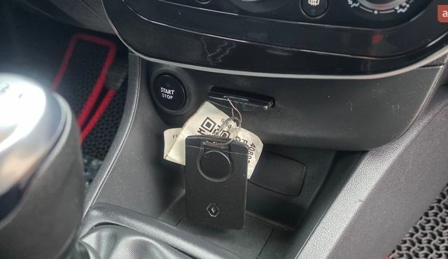 Белый Рено Клио, объемом двигателя 1.5 л и пробегом 179 тыс. км за 9900 $, фото 58 на Automoto.ua