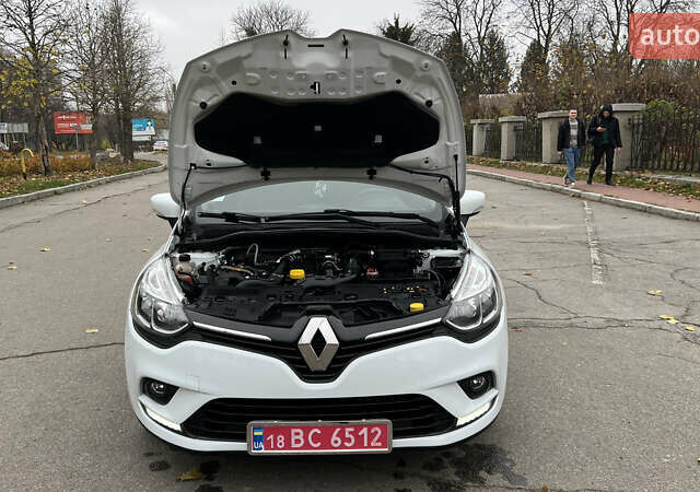 Белый Рено Клио, объемом двигателя 1.5 л и пробегом 149 тыс. км за 10300 $, фото 59 на Automoto.ua