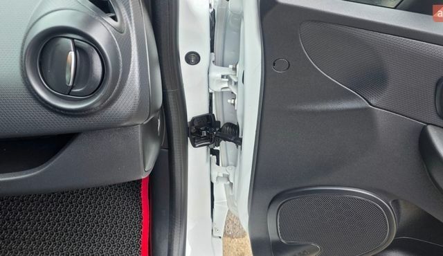 Белый Рено Клио, объемом двигателя 1.5 л и пробегом 179 тыс. км за 9900 $, фото 64 на Automoto.ua