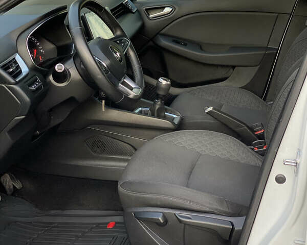 Белый Рено Клио, объемом двигателя 1 л и пробегом 131 тыс. км за 10299 $, фото 18 на Automoto.ua