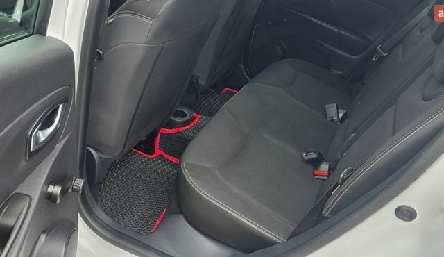 Белый Рено Клио, объемом двигателя 1.5 л и пробегом 179 тыс. км за 9900 $, фото 46 на Automoto.ua