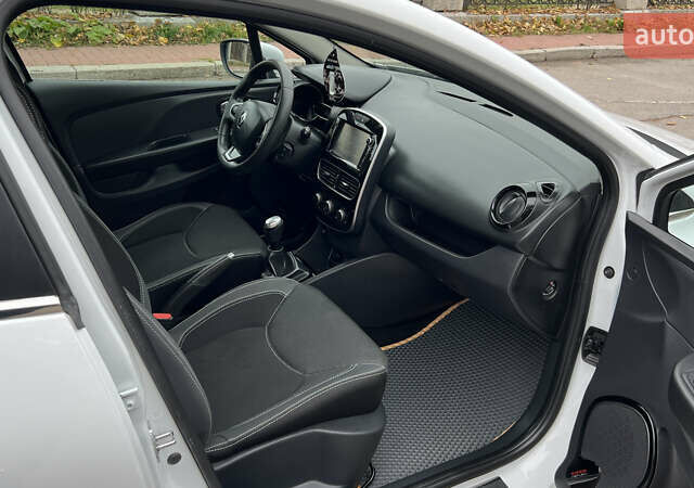 Белый Рено Клио, объемом двигателя 1.5 л и пробегом 149 тыс. км за 10300 $, фото 39 на Automoto.ua