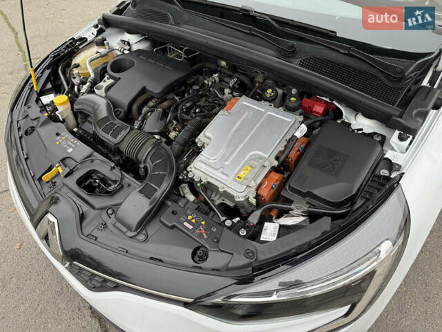 Белый Рено Клио, объемом двигателя 1.6 л и пробегом 167 тыс. км за 15399 $, фото 76 на Automoto.ua