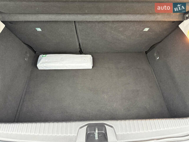 Белый Рено Клио, объемом двигателя 1.6 л и пробегом 167 тыс. км за 15399 $, фото 8 на Automoto.ua