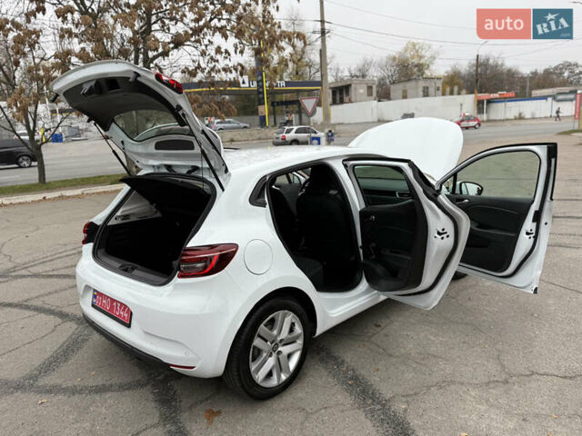 Белый Рено Клио, объемом двигателя 1.6 л и пробегом 167 тыс. км за 15399 $, фото 82 на Automoto.ua