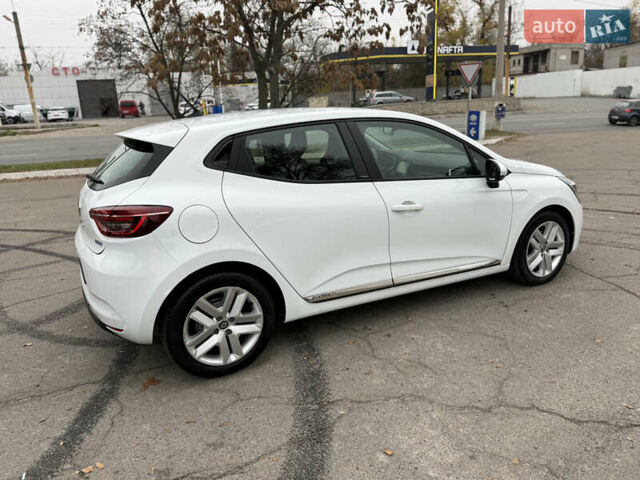 Белый Рено Клио, объемом двигателя 1.6 л и пробегом 167 тыс. км за 15399 $, фото 15 на Automoto.ua