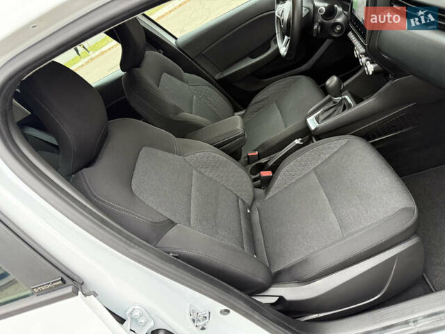 Белый Рено Клио, объемом двигателя 1.6 л и пробегом 167 тыс. км за 15399 $, фото 40 на Automoto.ua