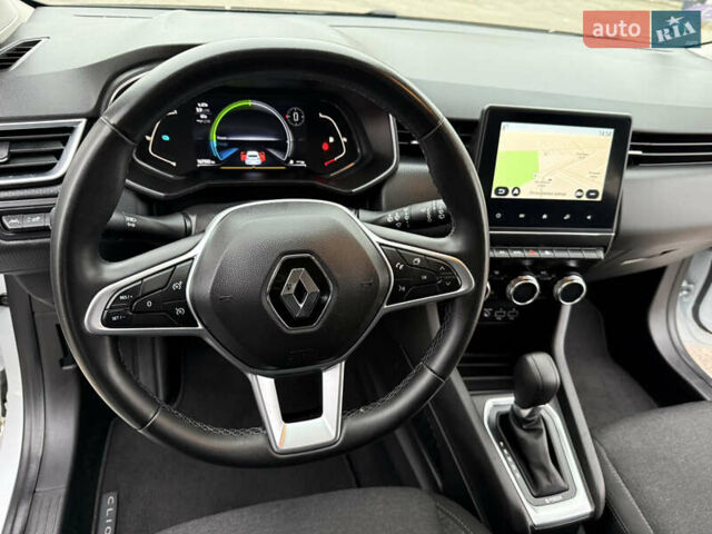 Белый Рено Клио, объемом двигателя 1.6 л и пробегом 167 тыс. км за 15399 $, фото 54 на Automoto.ua