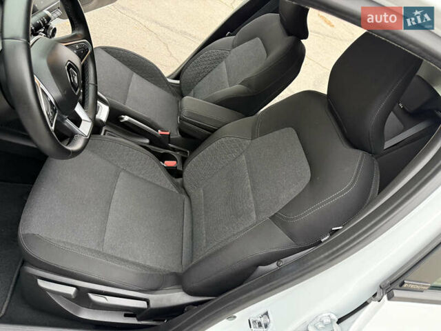 Белый Рено Клио, объемом двигателя 1.6 л и пробегом 167 тыс. км за 15399 $, фото 51 на Automoto.ua