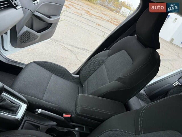 Белый Рено Клио, объемом двигателя 1.6 л и пробегом 167 тыс. км за 15399 $, фото 52 на Automoto.ua