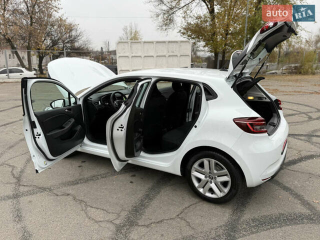 Белый Рено Клио, объемом двигателя 1.6 л и пробегом 167 тыс. км за 15399 $, фото 86 на Automoto.ua