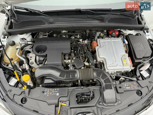 Белый Рено Клио, объемом двигателя 1.6 л и пробегом 167 тыс. км за 15399 $, фото 74 на Automoto.ua